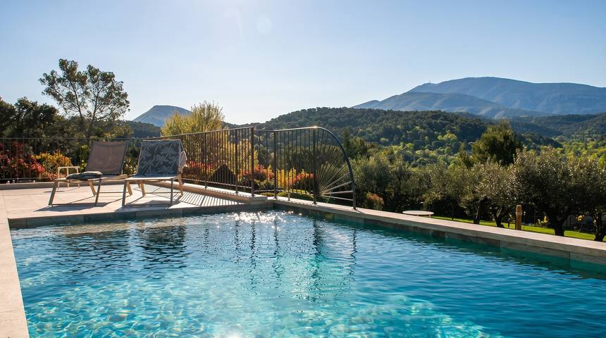 Maison de vacances 'Villa La Chanterelle' avec vue sur la montagne, Wi-Fi et climatisation in Entrechaux, Parc naturel régional du Mont-Ventoux