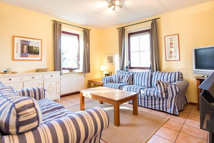 Ferienhaus für 8 Personen, mit Balkon/Terrasse und Whirlpool sowie Terrasse und Garten auf Ameland - 2