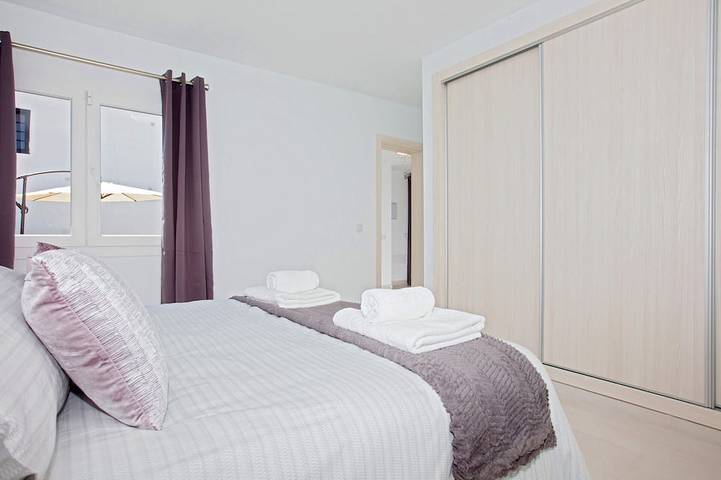 Villa de luxe avec 4 chambres et 3 salles de bain dans le centre de Puerto del Carmen avec Wifi et climatisation gratuits in Puerto del Carmen, Tías