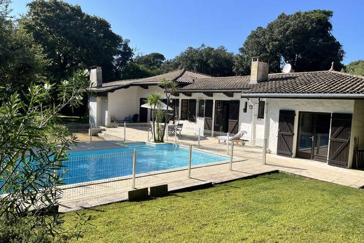 Maison de vacances pour 10 personnes, avec piscine ainsi que jardin et terrasse - 1