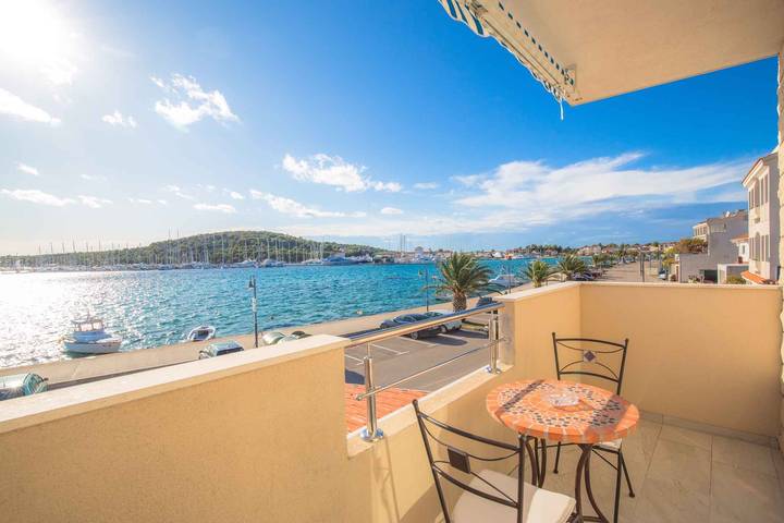 Studio für 2 Personen, mit Balkon und Garten in Rogoznica