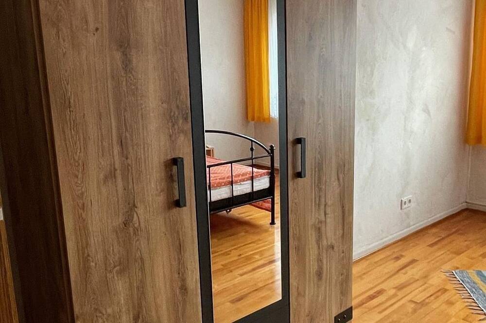 Ganze Wohnung, Wein-Ferienhaus \"In der Olk\" - Ferienwohnung Christine in Klüsserath, Moseleifel
