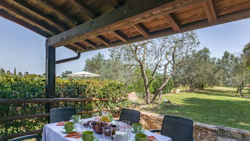 Location de vacances pour 6 personnes, avec terrasse ainsi que jardin et piscine à Pieve A Presciano - 4