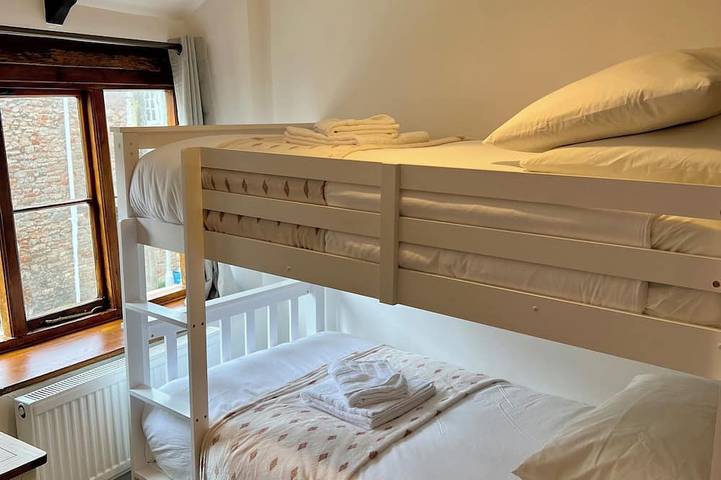 Rennovated 2 bed dog friendly cosy cottage in central Wells in Wells, Somerset