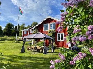 Villa för 8 Personer, med trädgård samt utsikt och bastu, barnvänlig på Höga kusten