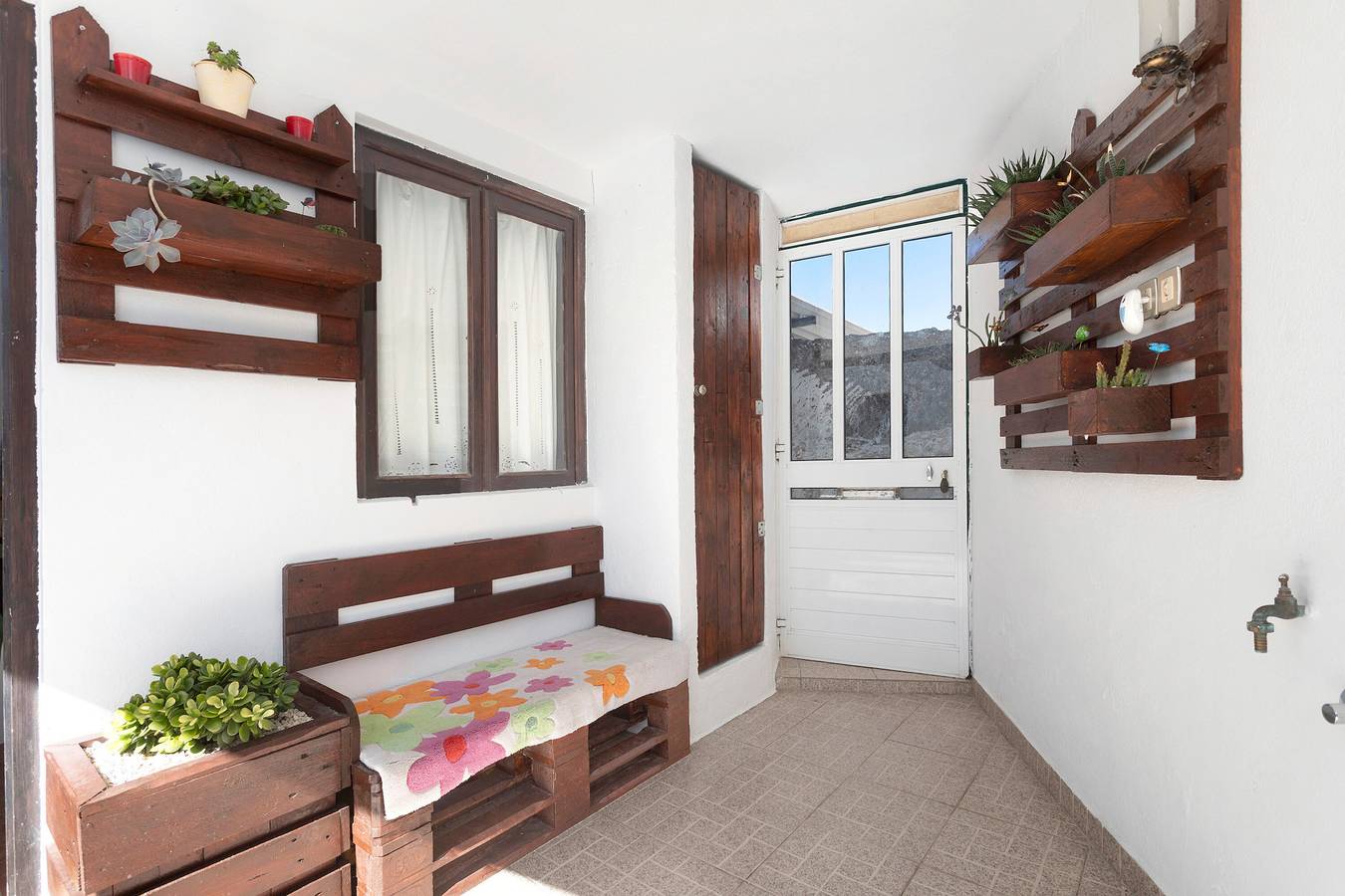 Holiday Home 'D´Aldeia' with Shared Terrace, Private Garden and Wi-Fi in Cela, Leiria District