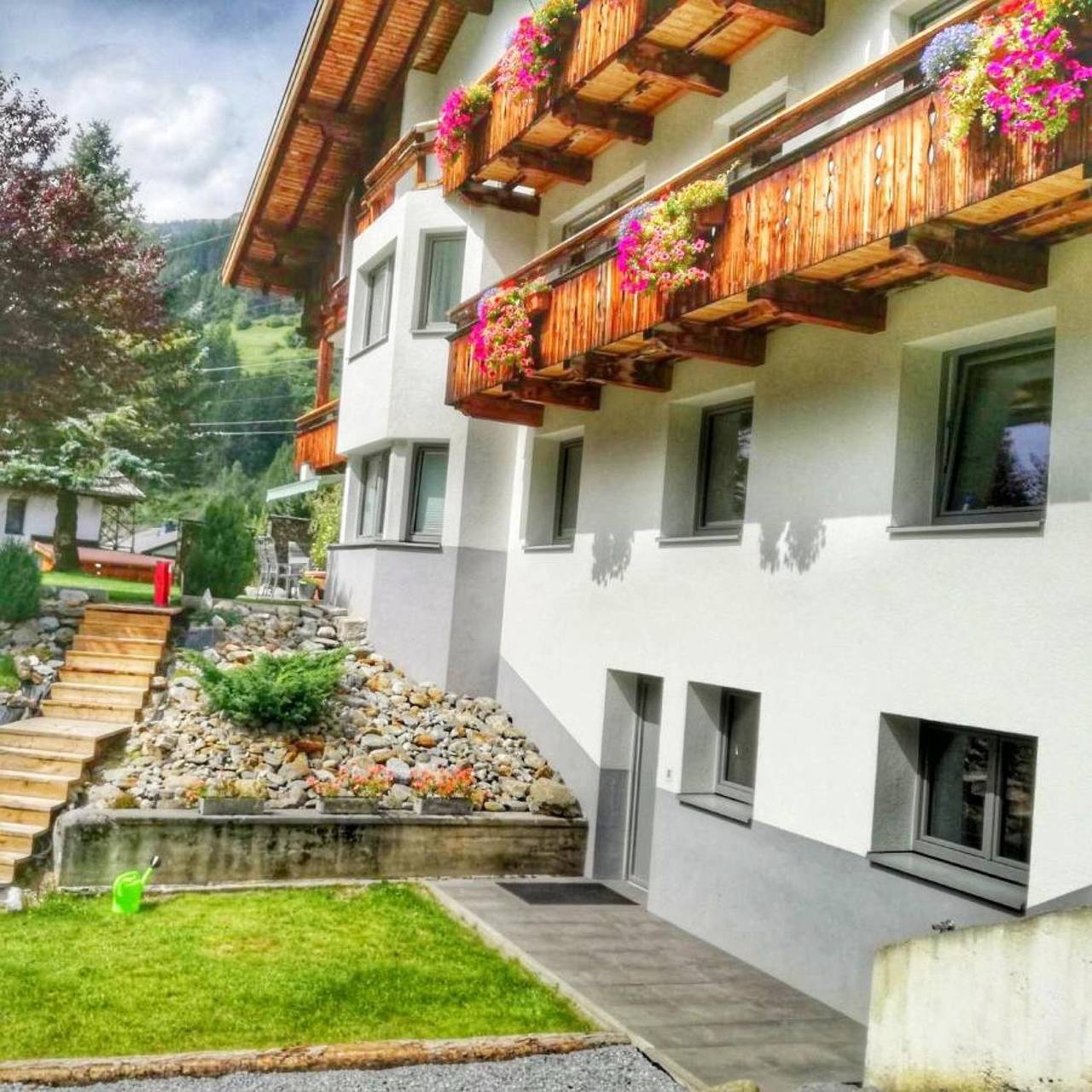 Hel lejlighed, Apartment 'Top 2 Kapall' with Mountain View, Private Garden and Wi-Fi in Pettneu, Pettneu am Arlberg