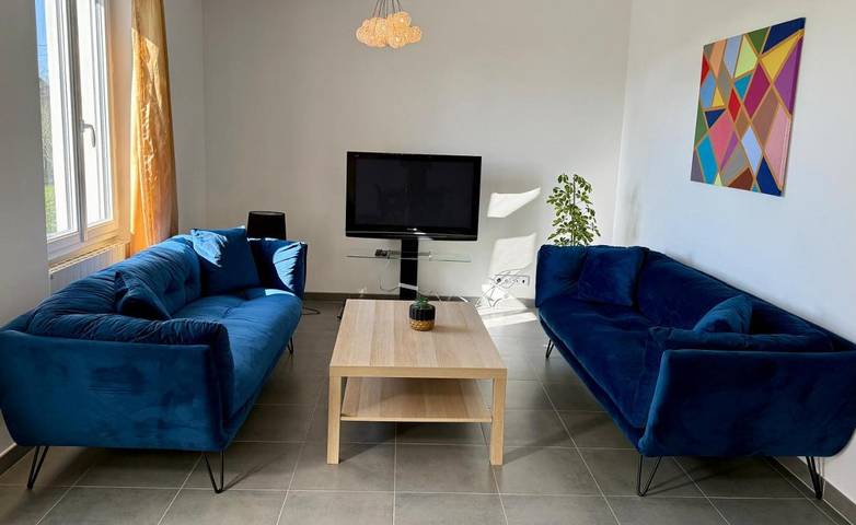 Location de vacances pour 8 personnes, avec jardin ainsi que vue et balcon à Villeneuve-Saint-Denis - 2