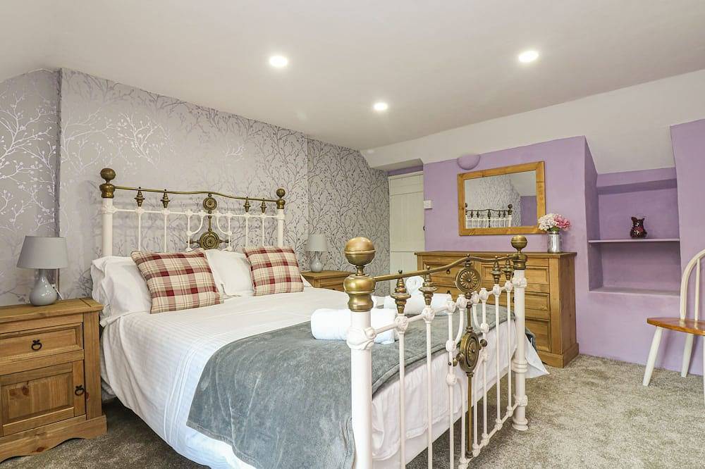 Pebble Cottage, pet friendly, country holiday cottage in Portreath in Portreath, Cornwall
