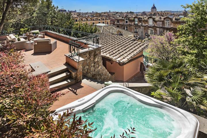 Villa for 4 people, with Hot tub and Terrace as well as Yard and Sauna in Rome