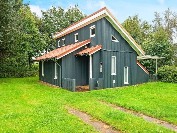 Ferieudlejning for 5 personer, med Terrasse i Vejen