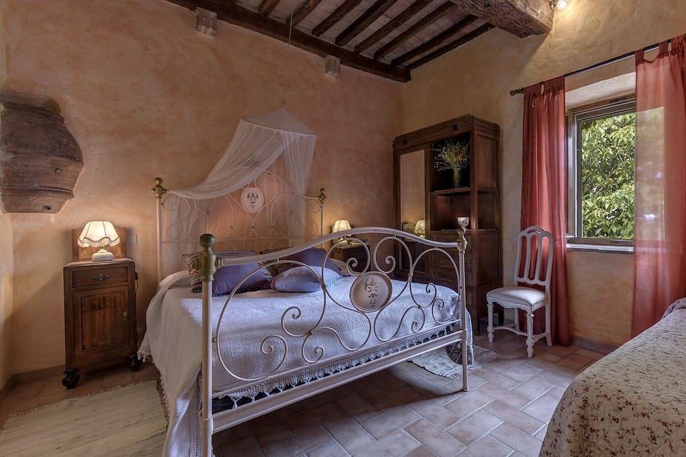 Hel lägenhet, Crevole Apartment in a Historic Estate near Siena with swimmingpool in Murlo, Siena provins