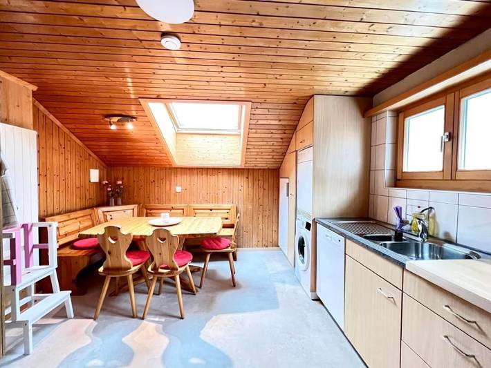 Ferienhaus für 6 Personen, mit Balkon und Terrasse sowie Garten und Ausblick in Meiringen