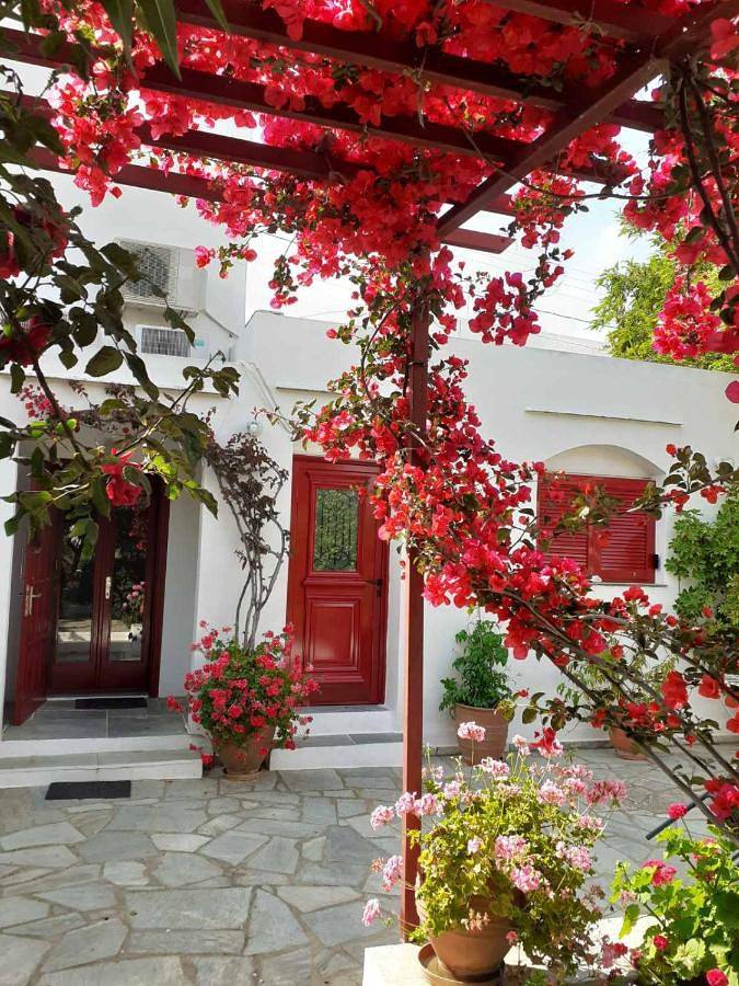 Gîte pour 2 personnes, avec jardin ainsi que vue et terrasse dans Apollonia