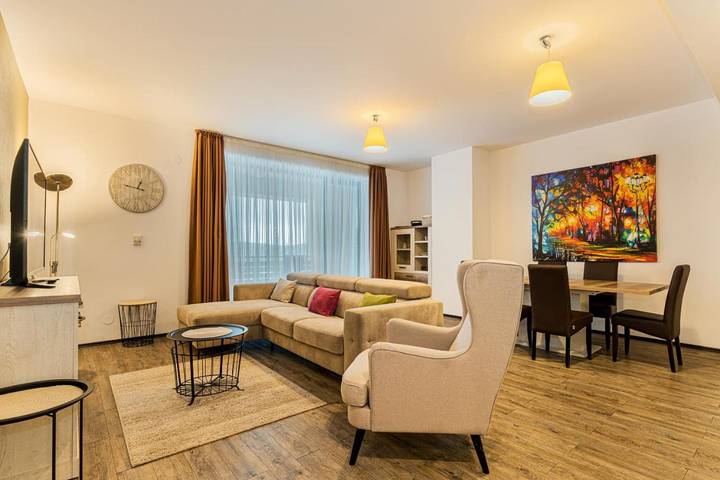 Gîte pour 6 personnes, avec balcon ainsi que piscine et vue dans Poiana Brasov - Brasov - 2