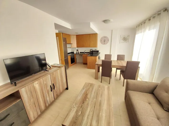 Apartamento de vacaciones para 4 personas, con terraza además de vistas y piscina - 1