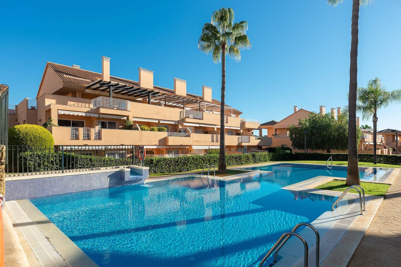 Ático en Elviria con Piscina Comunitaria, Wi-Fi y Aire Acondicionado in Marbella Este, Marbella