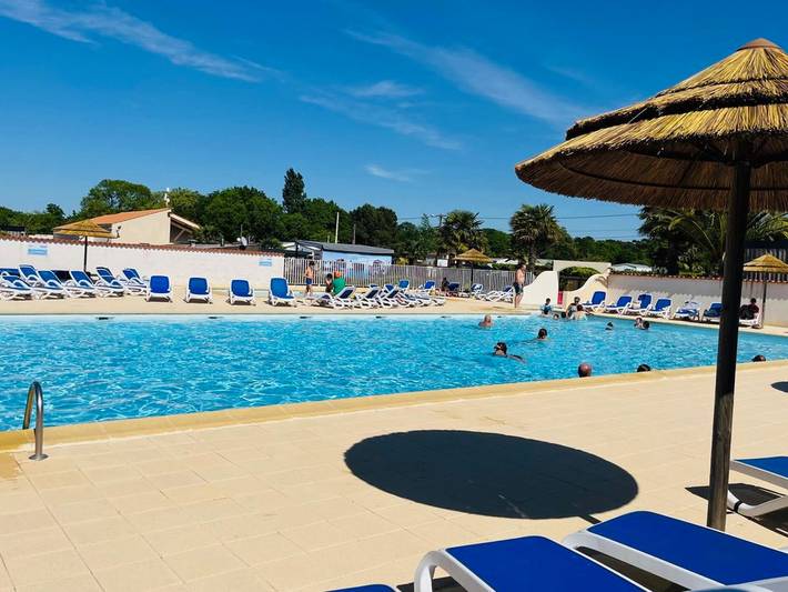 Camping pour 4 personnes, avec terrasse et piscine, animaux acceptés à Dolus-d'Oléron - 3