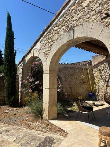 Gîte pour 4 personnes, avec terrasse et vue à Malataverne