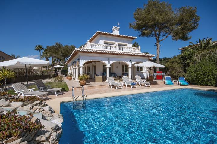 Chalet para 8 personas, con Balcón además de Terraza y Jardín en Marina Alta