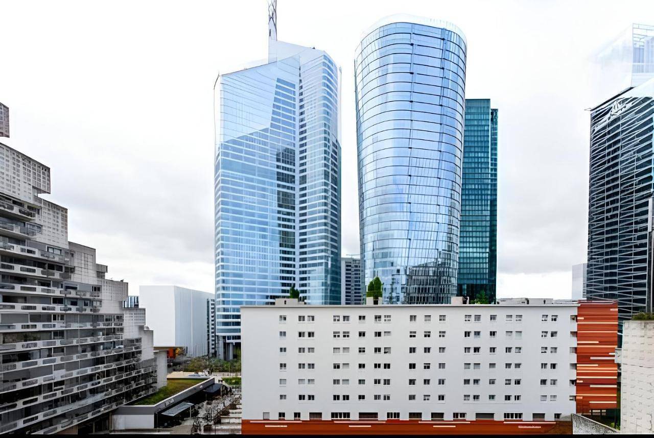 Appartement entier, Apartment with balcony, La Défense - Paris in Courbevoie, Hauts-de-Seine