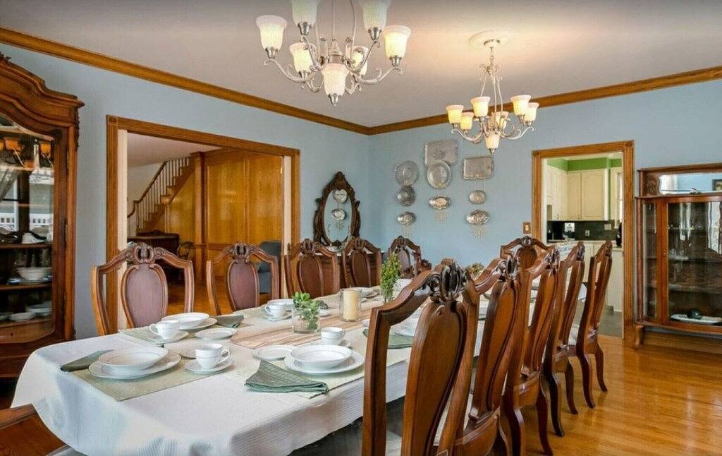 Post-Victorian with Private Pool & Sprawling Grounds, Near Wedding Venues. in Ventura County