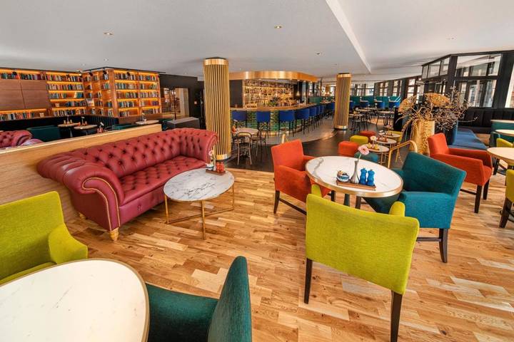 Hotel für 3 Personen, mit Whirlpool und Sauna sowie Pool und Terrasse in Residenzschloss - 4