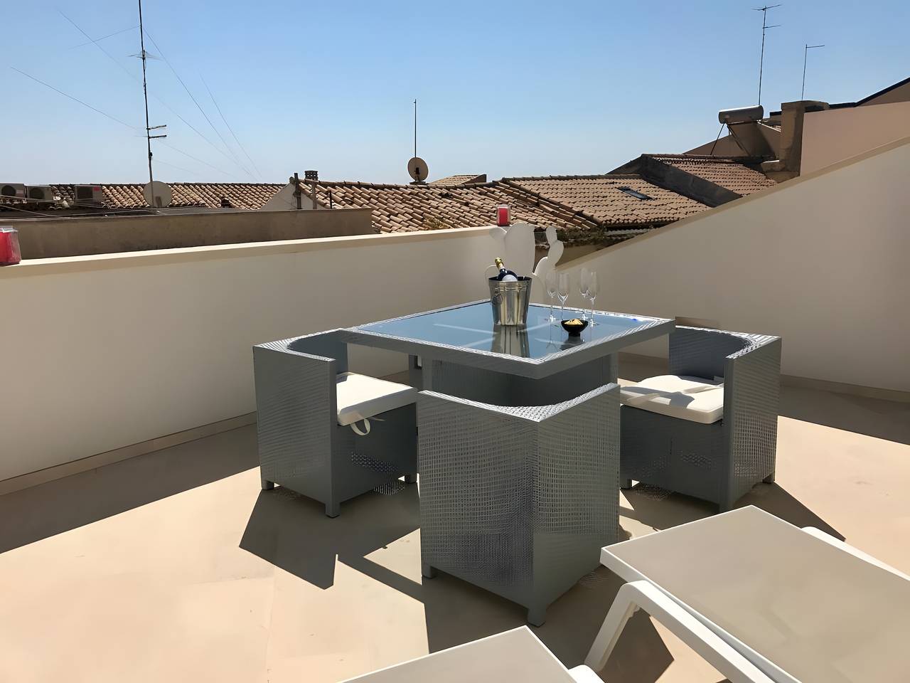 Appartamento intero, Appartamento 'Re Federico Attico' con Terrazza Privata, Wi-Fi e Aria Condizionata in Spiaggetta di Cala Rossa, Siracusa
