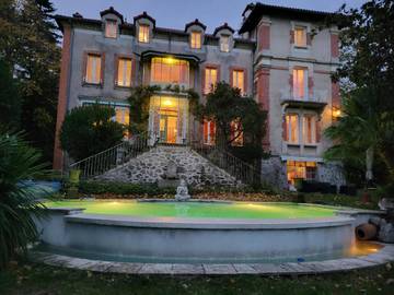 Gîte pour 2 personnes, avec terrasse et piscine ainsi que jacuzzi et jardin à Génolhac