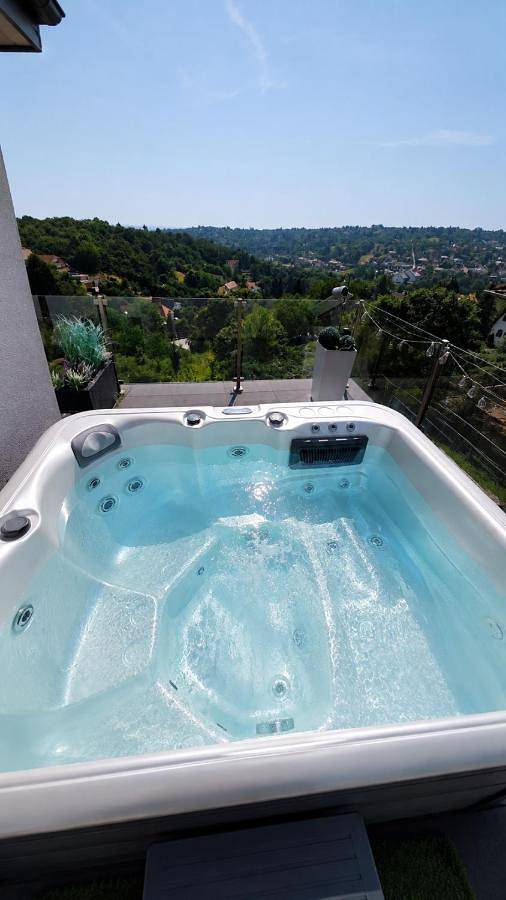 Apartament wakacyjny dla 4 osób, z Balkon i Taras oraz Jacuzzi i Ogród w Miszkolc