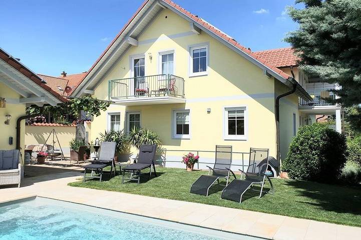 Ferienwohnung für 2 Personen, mit Balkon und Pool sowie Garten