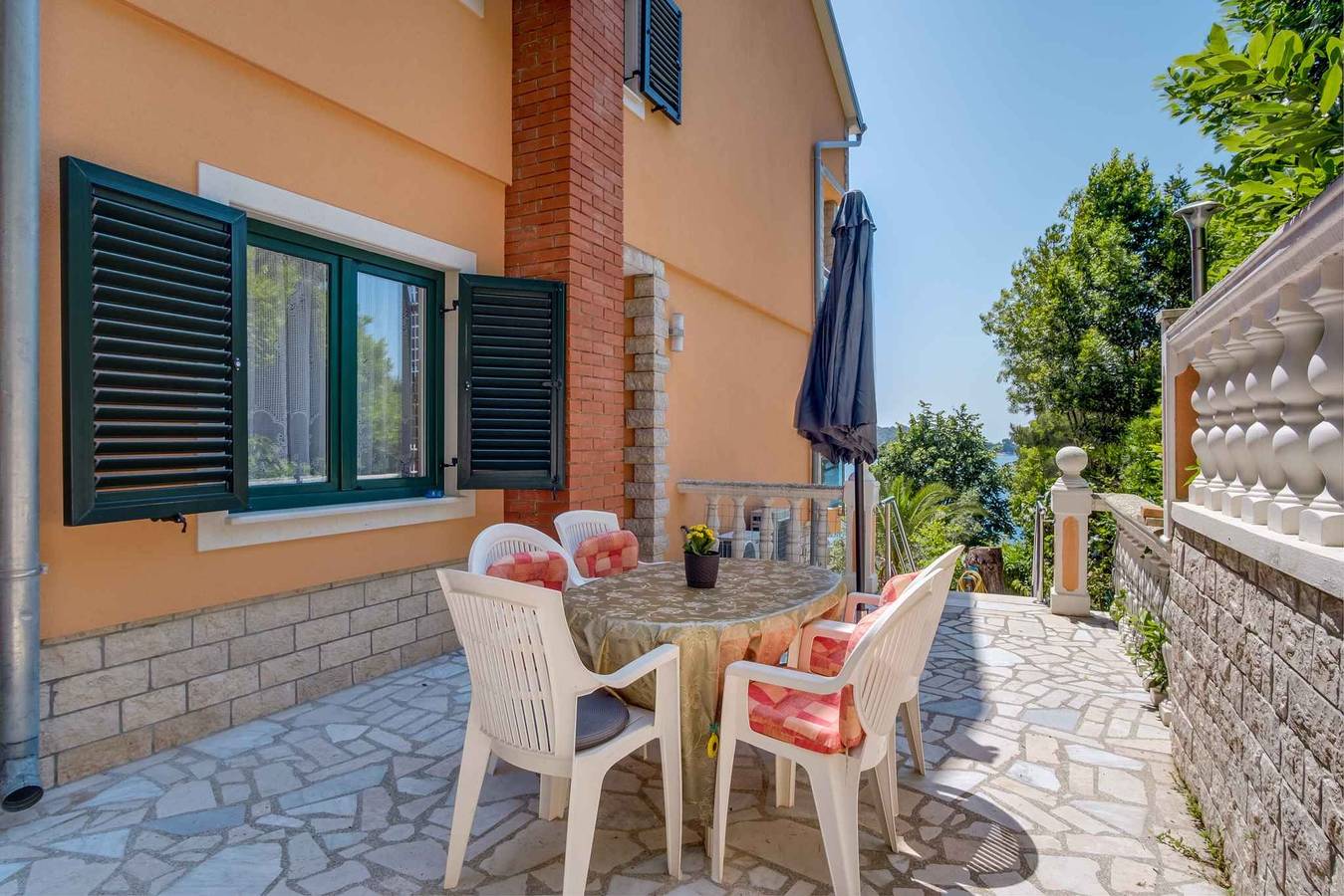 Apartamento vacacional entero, Apartamento de vacaciones a solo 30 m de la playa  in Mali Lošinj, Losinj