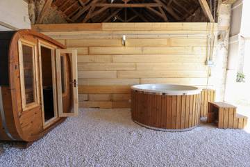 Villa pour 45 Personnes dans Boucé, Région de Vichy, Photo 2