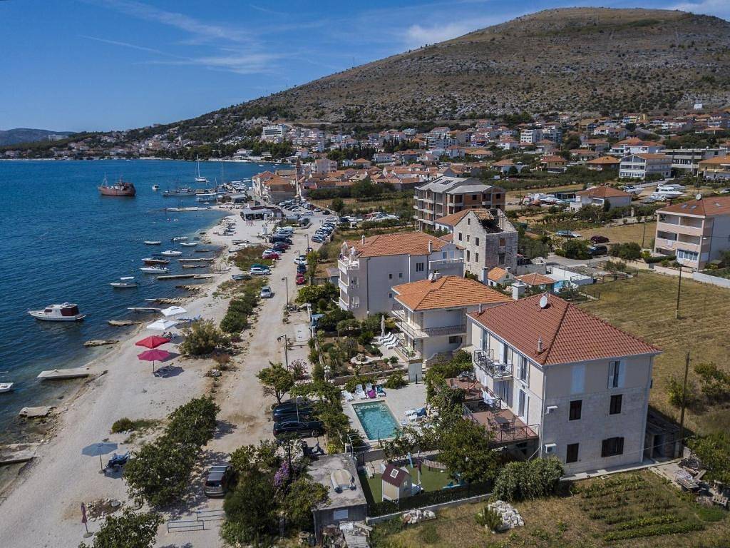 Hel leilighet, One bedroom apartment near beach Seget Donji, Trogir A-25167-a in Trogir, Split-Dalmatia
