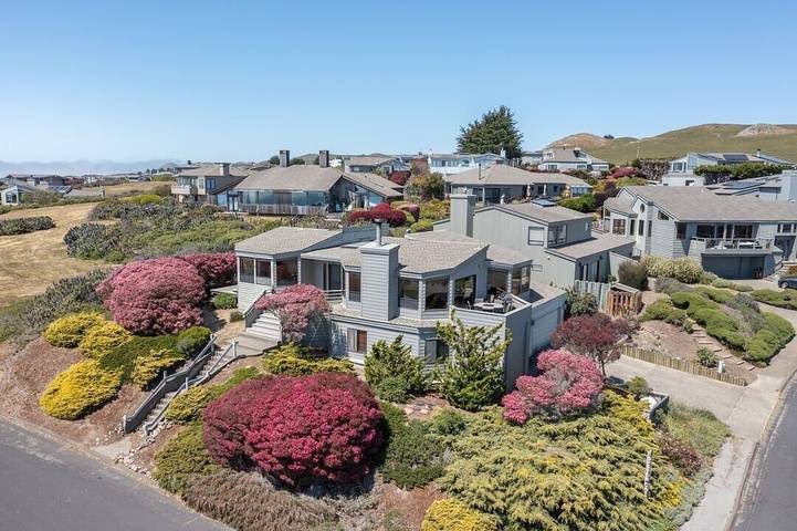 Holiday rental for 12 people, with balcony in North Coast