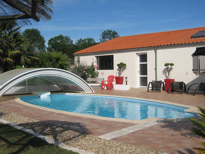 Cottage pour 2 personnes, avec piscine et jardin à Trizay