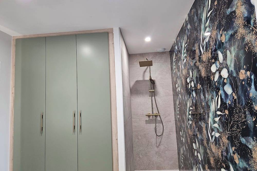 New villa with pool and spa, Aubenas in Aubenas, Ardèche