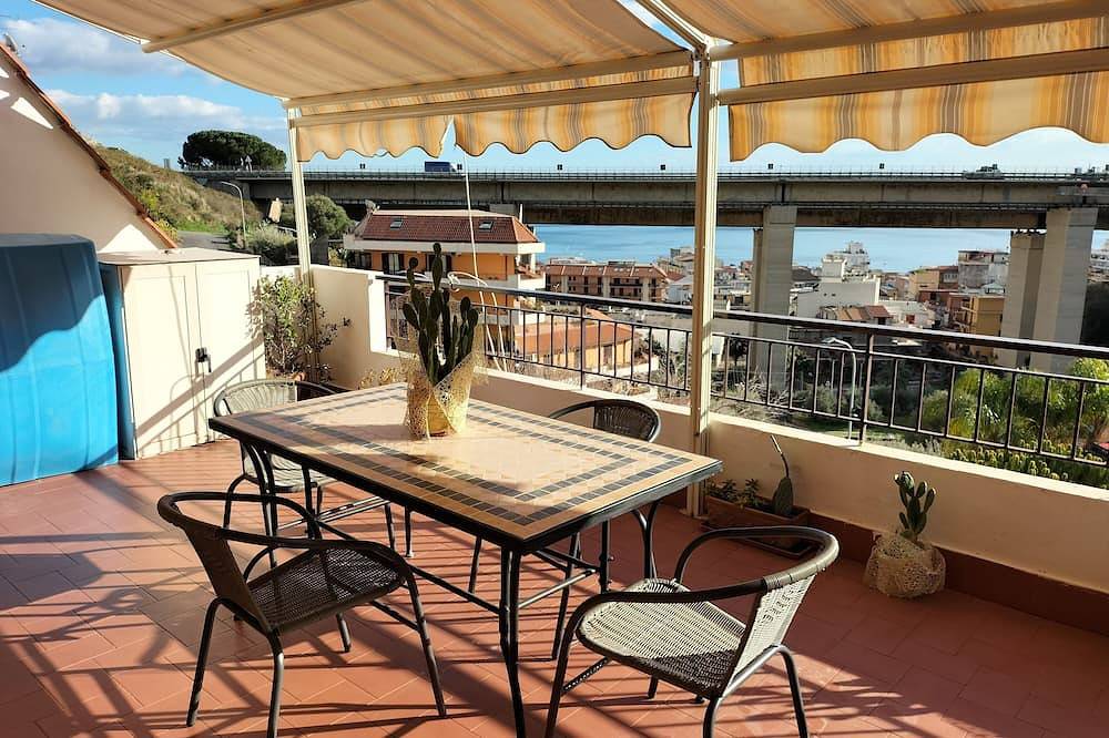 Entire apartment, Holiday House Da Rosa in Letojanni, Messina Province