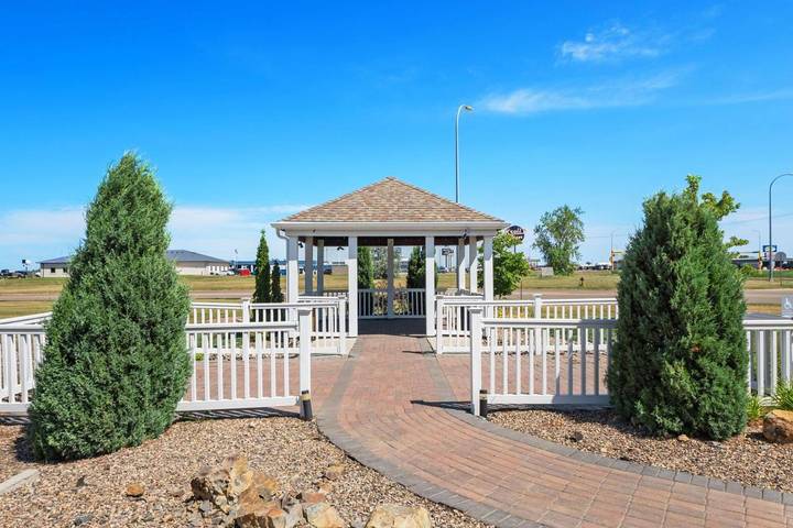 Hôtel pour 2 personnes, avec piscine à Minot - 2