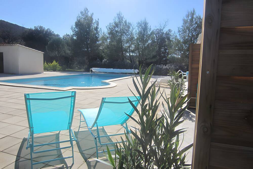 Chambre d’hôtes « Balnéo Spa Cœur À Cœur » avec piscine privée, Wi-Fi et climatisation in Carsan, Région de Nîmes