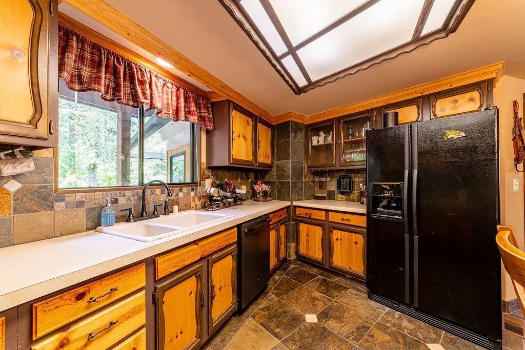 Gemütliche Holzhütte mit Whirlpool, Sauna, Feuerstelle, Wanderwegen, zum Pool laufen in Glacier, Mount Baker-Snoqualmie Nationalwald