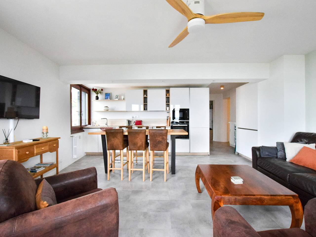 Ganze Wohnung, Charmante 4-Personen-Wohnung mit Balkon und Seeblick, nahe Strand in Neuvecelle in Évian-les-Bains, Thonon-les-Bains und Umgebung