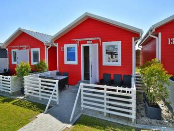 Ferienhaus für 4 Personen, mit Terrasse und Pool in Sarbinowo