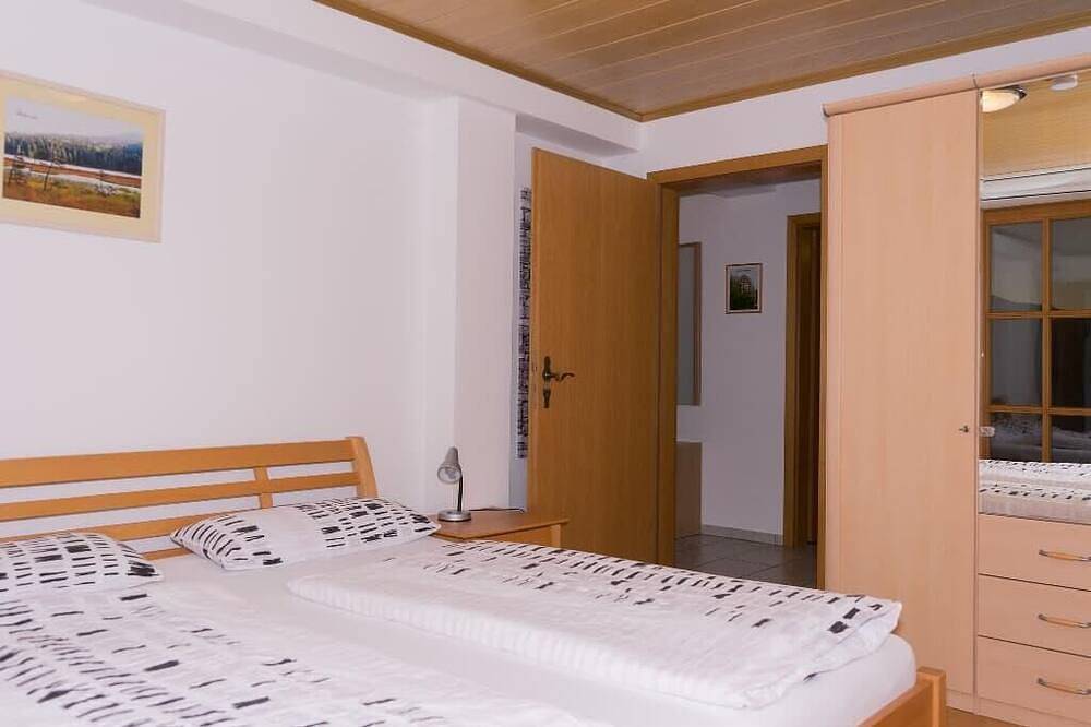 Ganze Wohnung, 55qm-große Feriernwohnung im Eg mit Zugang zum Garten und Pool in Thurmansbang, Ostbayern