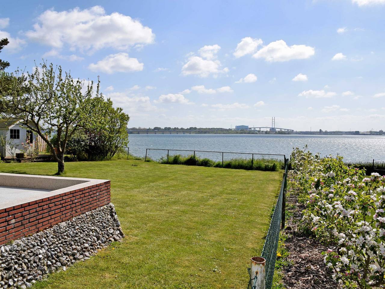 Ganze Ferienwohnung, Bungalow mit Panoramarundblick und Terrasse - Bungalow mit Panoramasundblick und Terrasse in Altefähr, Stralsund Umland