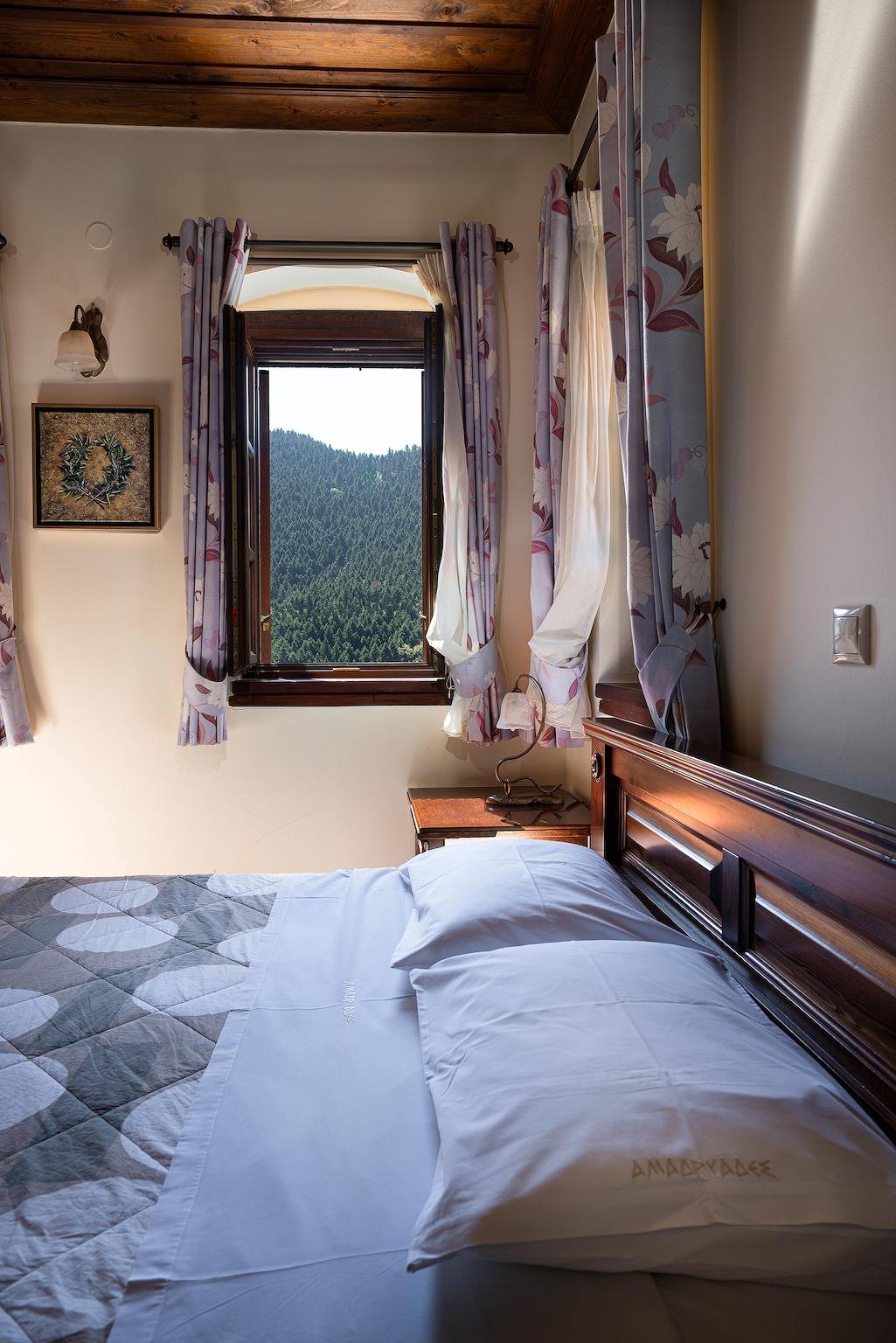 Zimmer 'Double - Morea' mit Bergblick, privater Terrasse und Wlan in Evrytania