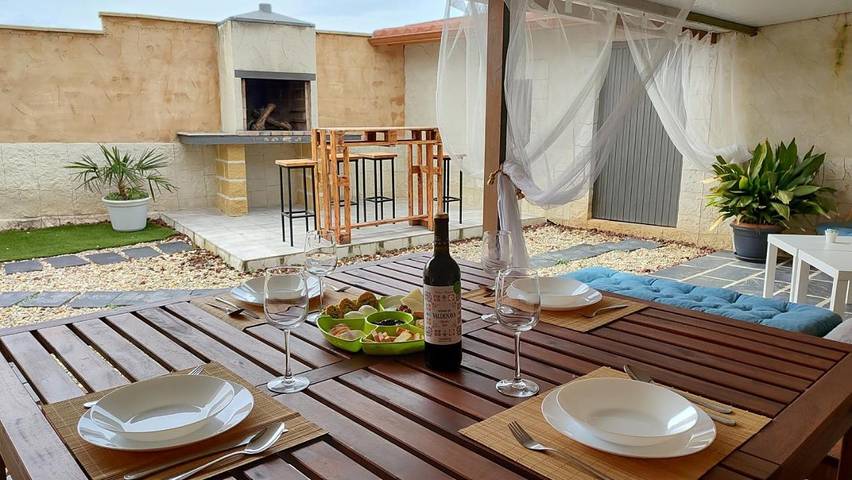 Casa de vacaciones para 9 personas, con jardín y vistas, Se admiten mascotas en Benavente y Los Valles