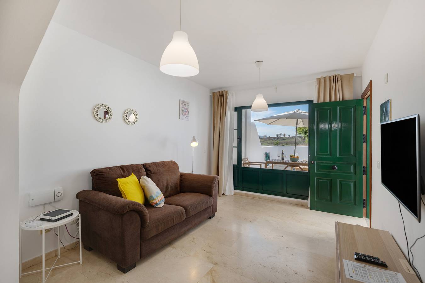 Casa Vacacional 'Sin Prisa, Con Brisa' con Terraza Privada, Jardín Compartido y Wi-Fi in Costa Teguise, Teguise