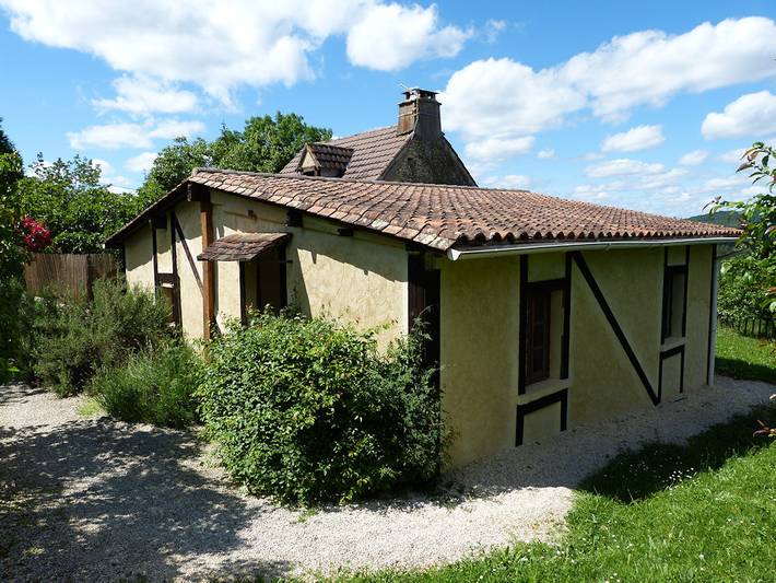 Gîte pour 5 personnes, avec piscine ainsi que jardin et terrasse