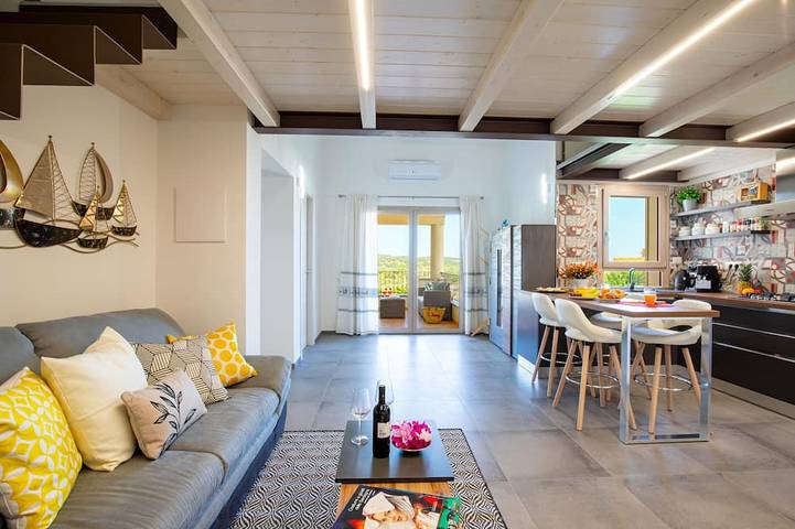 Gîte pour 7 personnes, avec jacuzzi et terrasse à Loceri